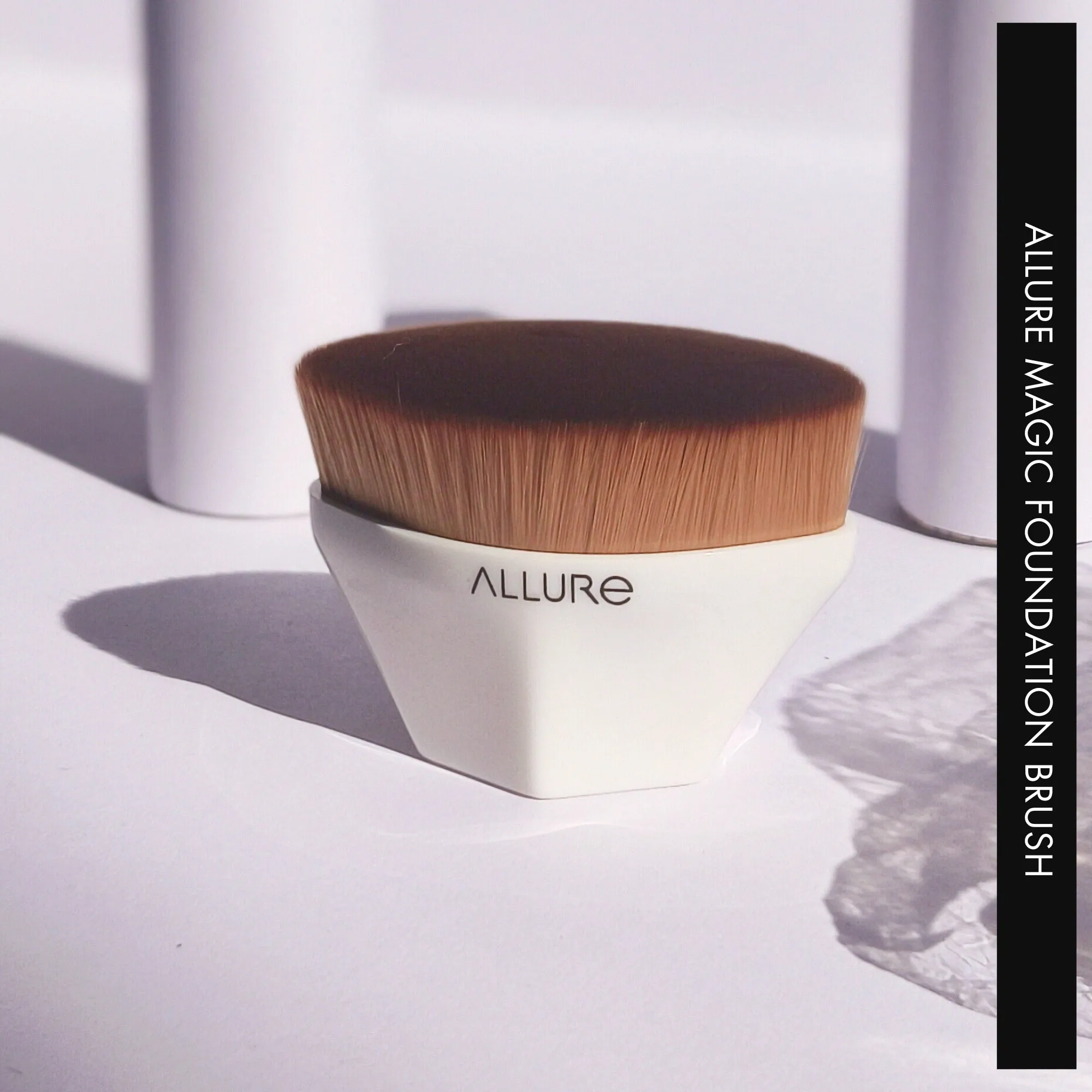 Allure Foundation Brush - White