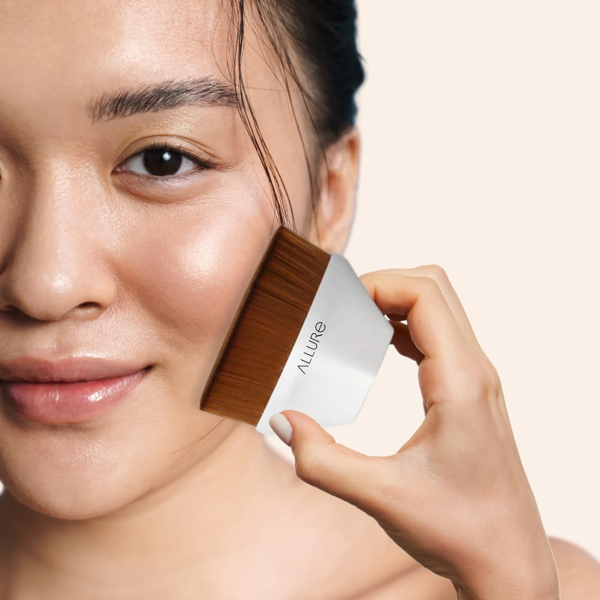 Allure Foundation Brush - White