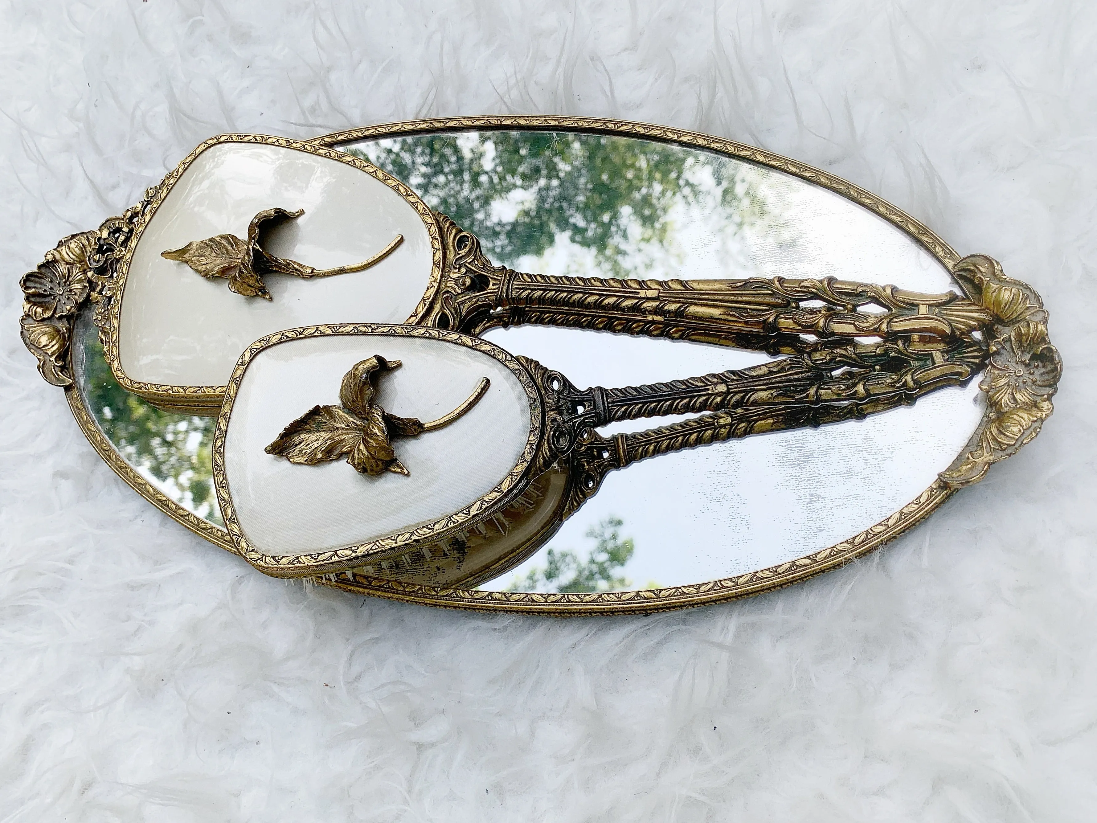 Antique Iris Vanity Set