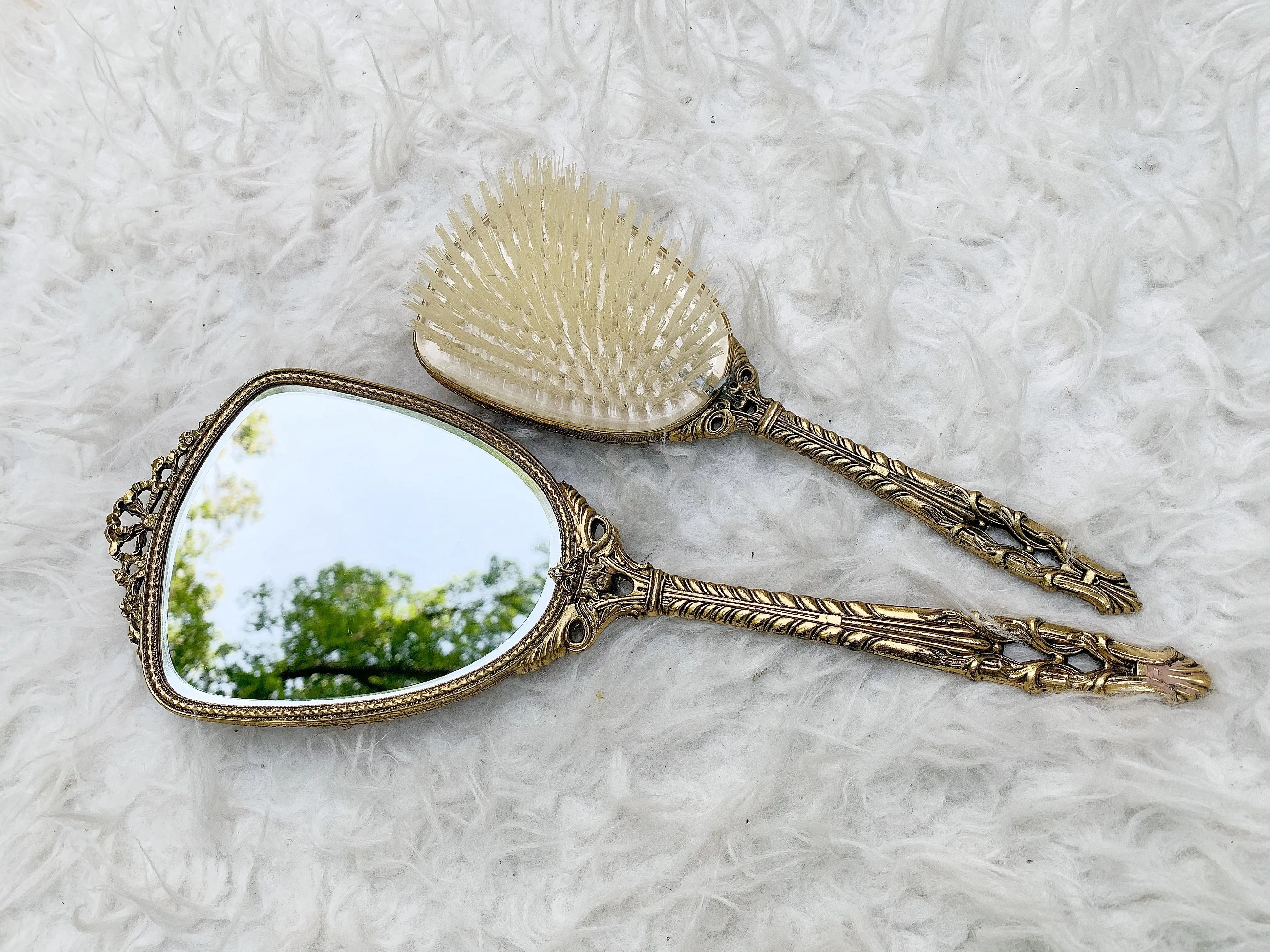 Antique Iris Vanity Set