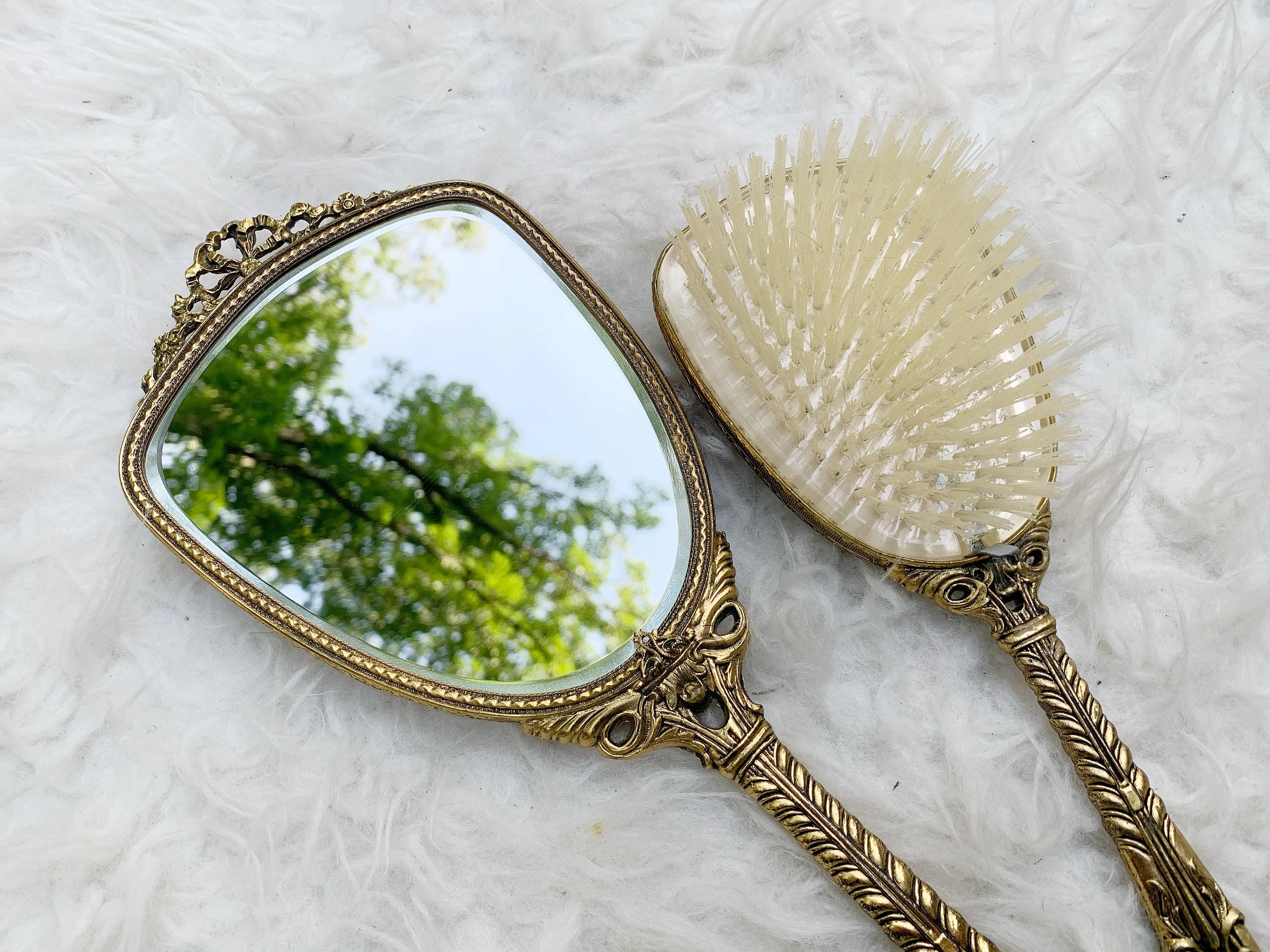 Antique Iris Vanity Set
