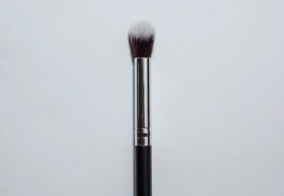 Black Small Angled Contour Brush