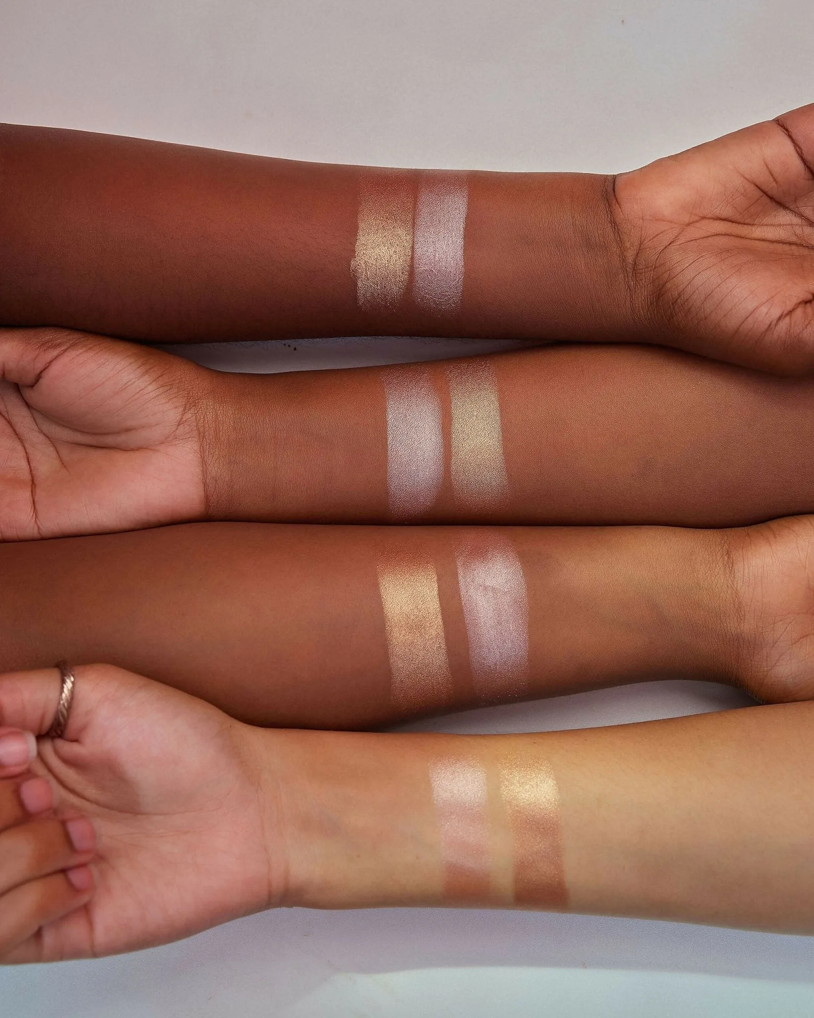 Creamy Goldy Highligher Illuminator Stick - Gold
