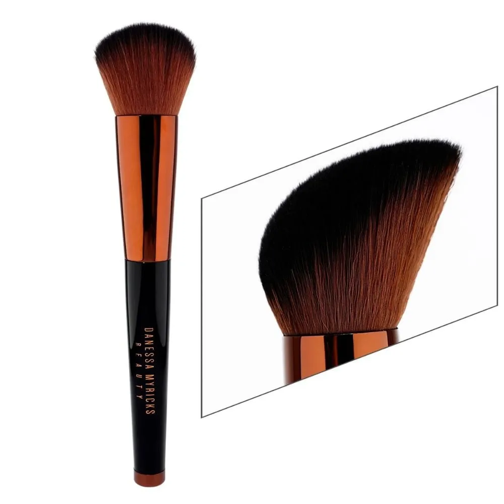 Danessa Myricks Yummy Face 1.0 All Over Complexion Brush