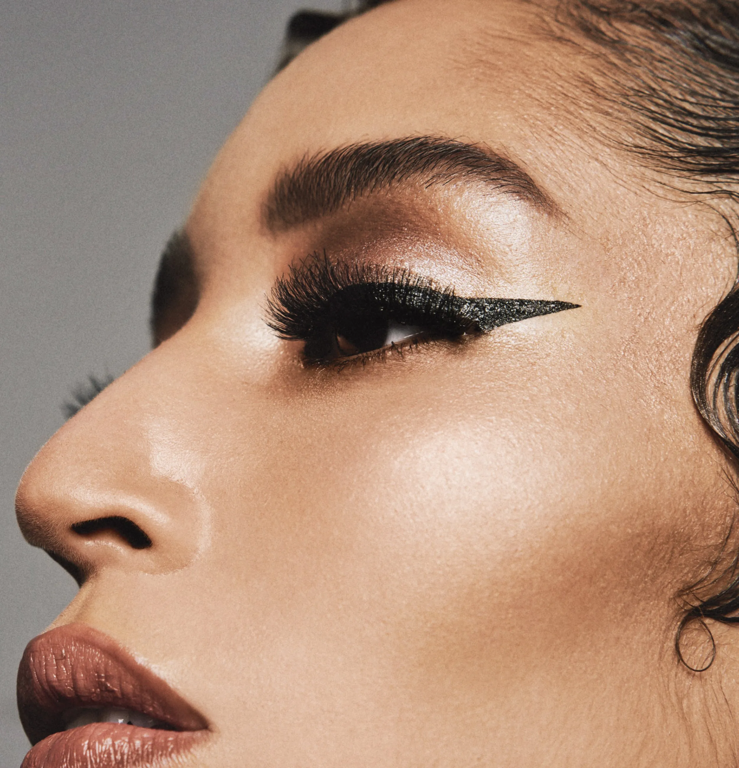 EYE/DEFINE - The Waterproof Graphic Eyeliner