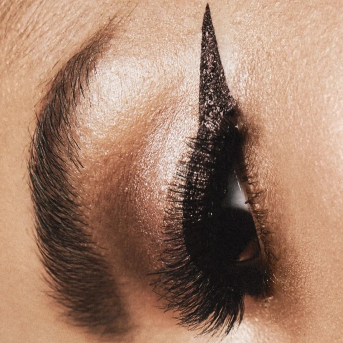 EYE/DEFINE - The Waterproof Graphic Eyeliner