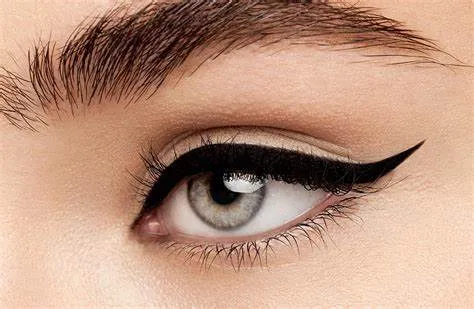 Leelo's Natural Liquid Eyeliner