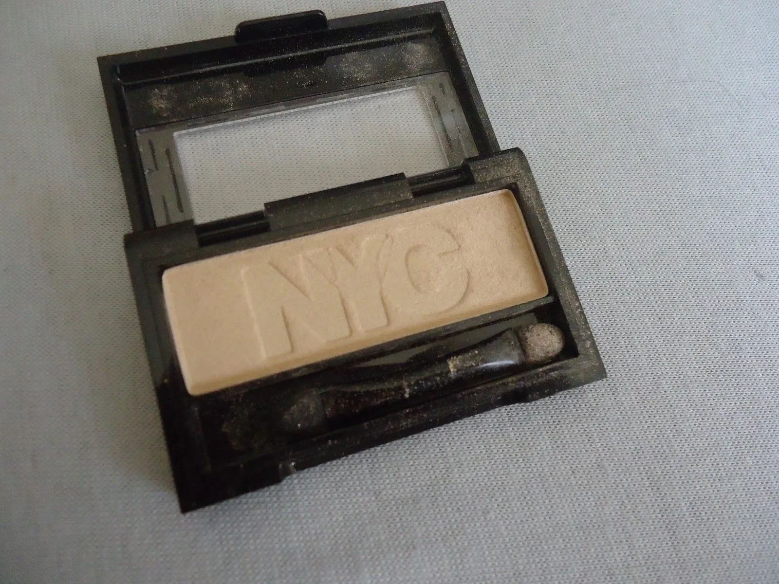 Lot Of 2 - N.y.c City Mono Eyeshadow #903 Basic Instinct 2.2g