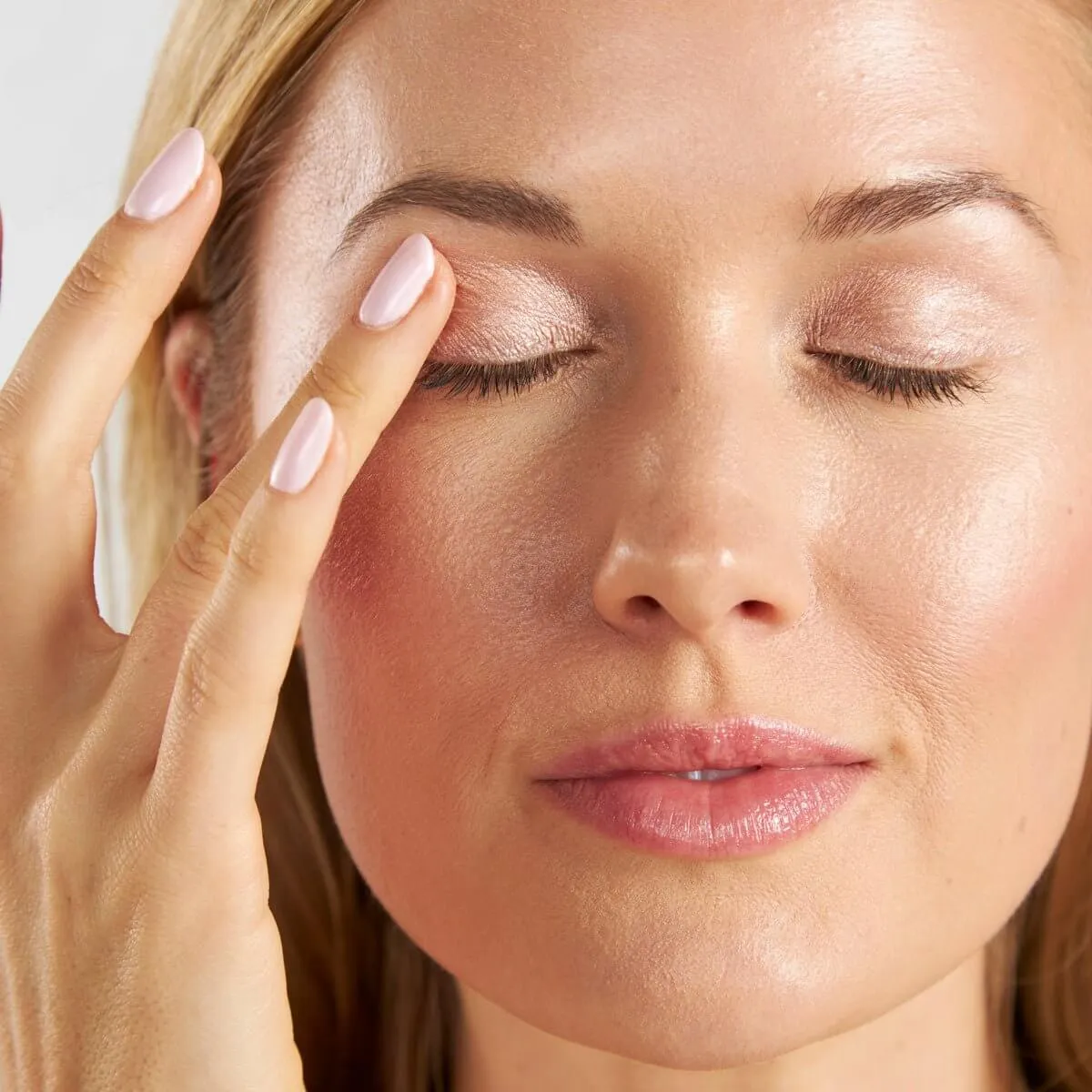 On Point Tint Creamy Eyeshadow & Primer with Peptides