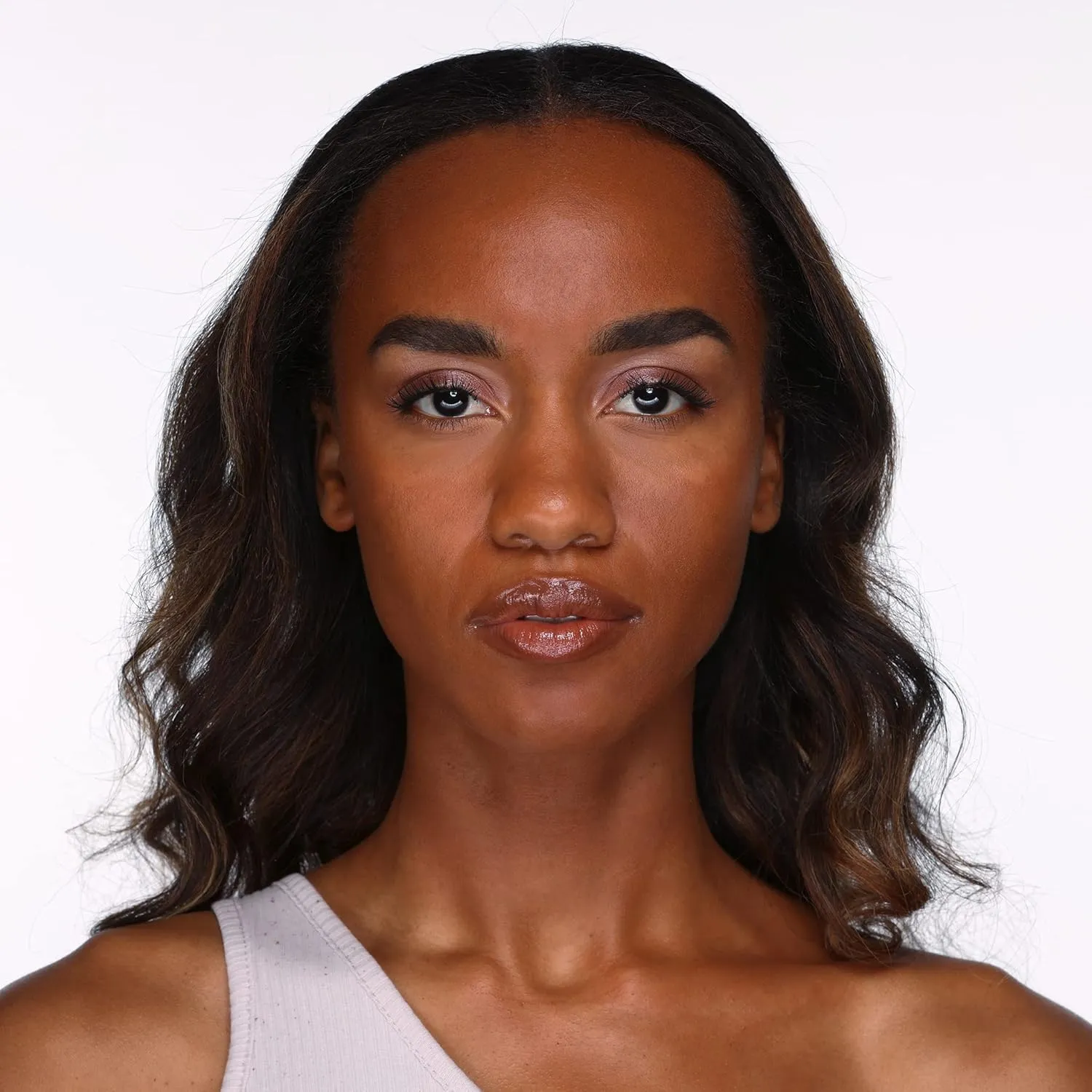 Pacifica Tinted Moisturizer  Kind Tint Serum, Lightweight Hydrating Foundation with Vegan Collagen & Hyaluronic Acid for Dewy Glow, Buildable Coverage, Vegan, 1 fl oz (Shade 06)
