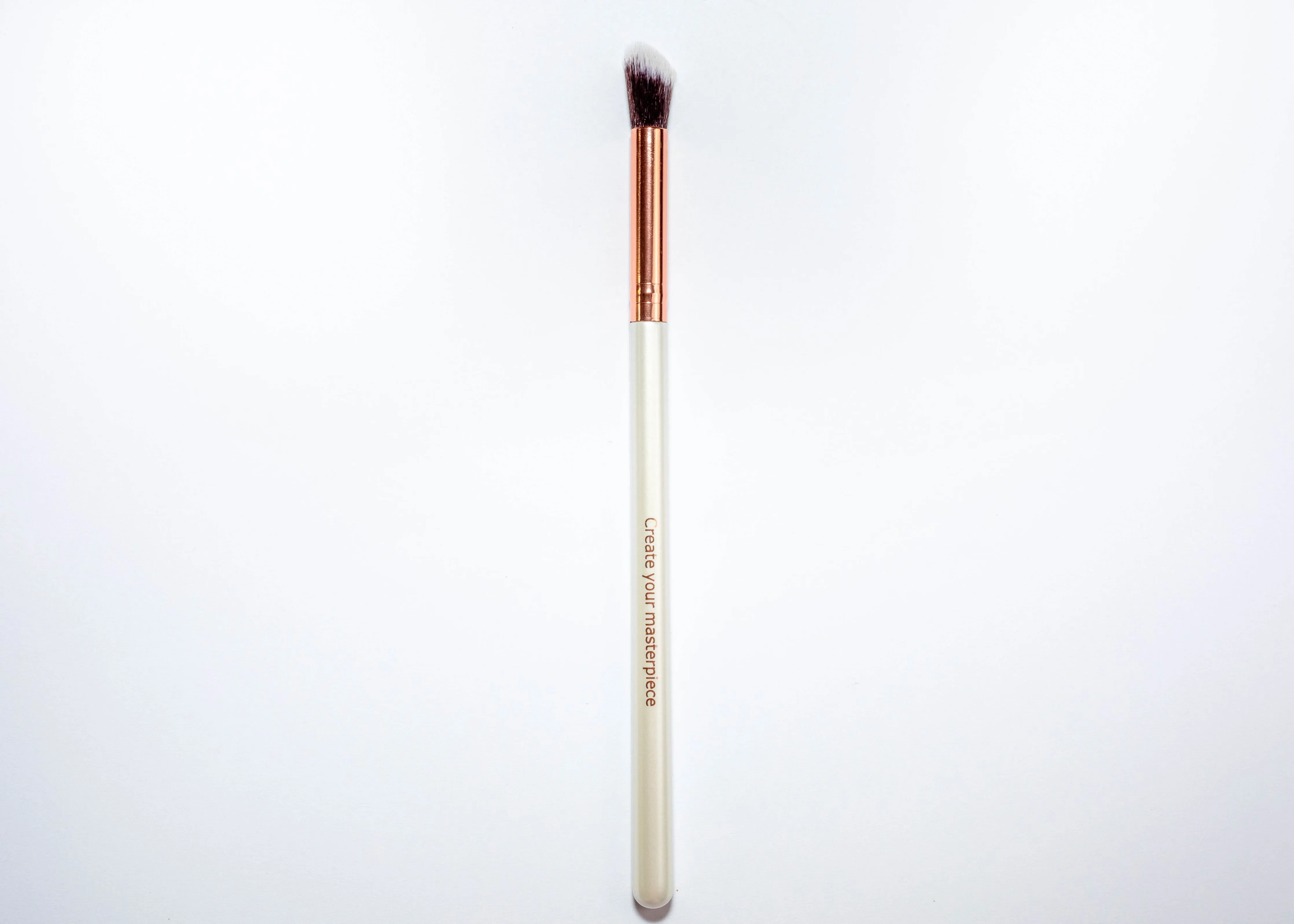 Pearl Small Angled Contour Brush