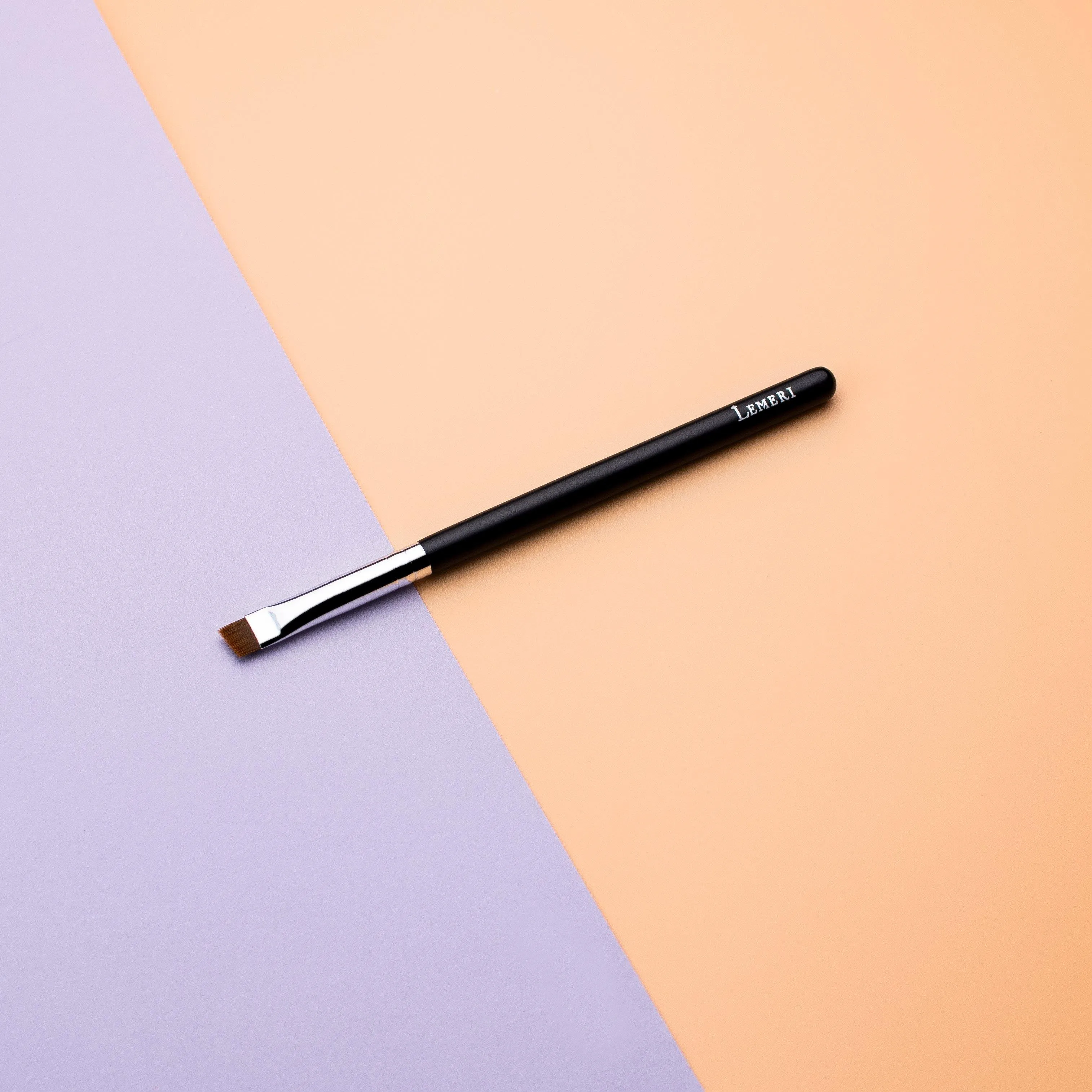 Pro Angled Brow Brush B728