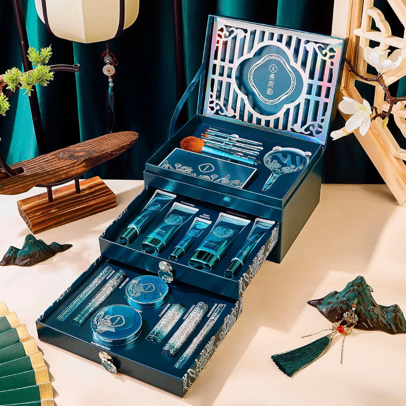 Qingheyun Makeup 18-piece Drawer-Style Gift Box Set