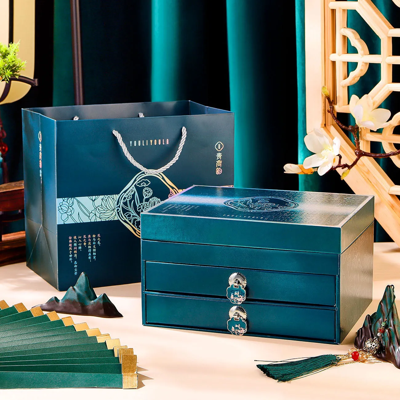 Qingheyun Makeup 18-piece Drawer-Style Gift Box Set