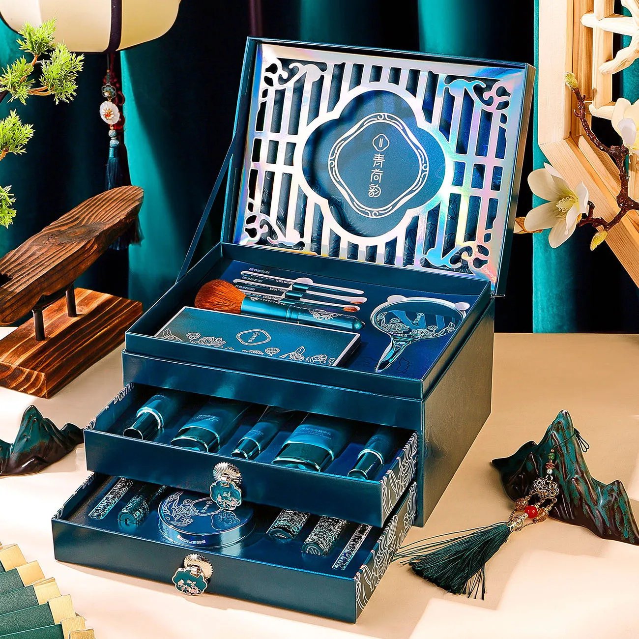 Qingheyun Makeup 18-piece Drawer-Style Gift Box Set