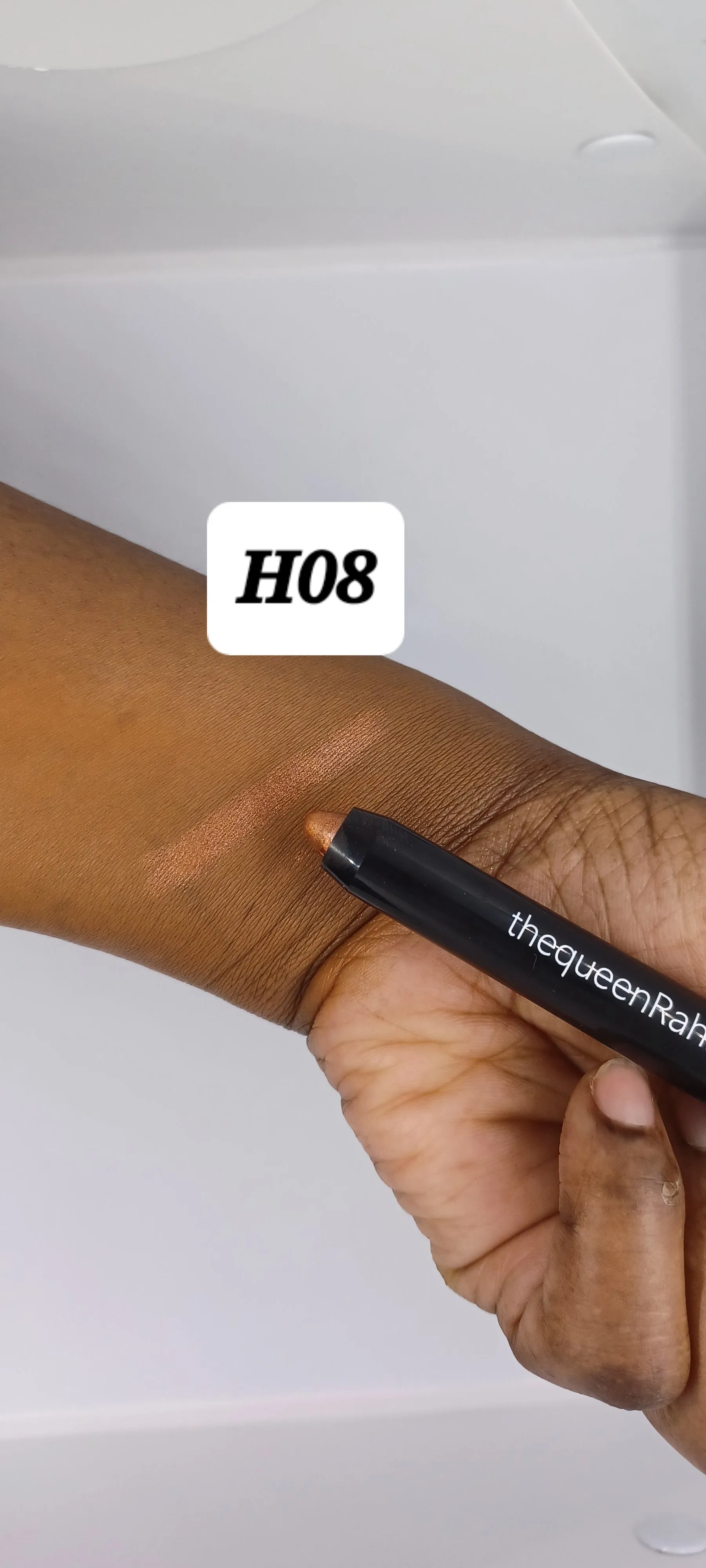 Satin eye-shadow & with brush