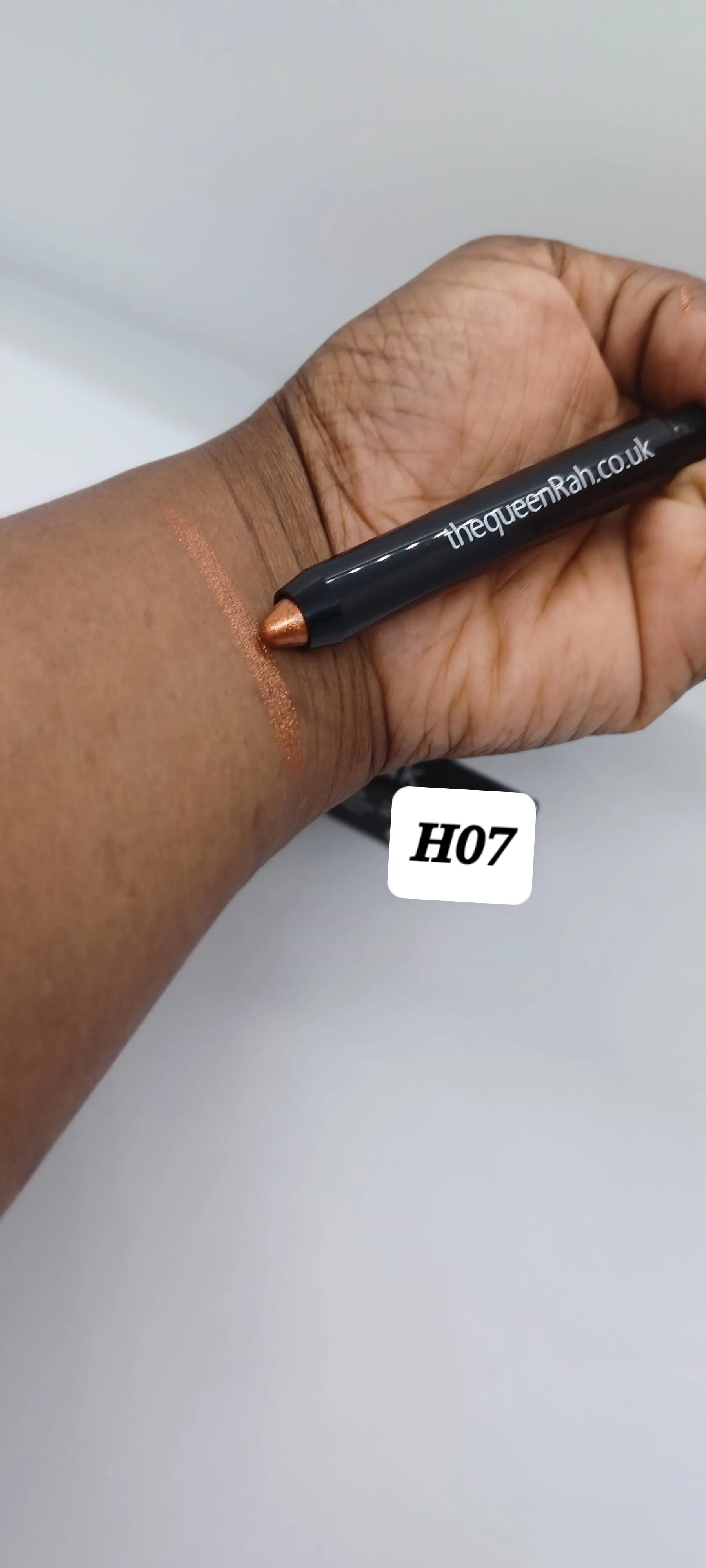 Satin eye-shadow & with brush