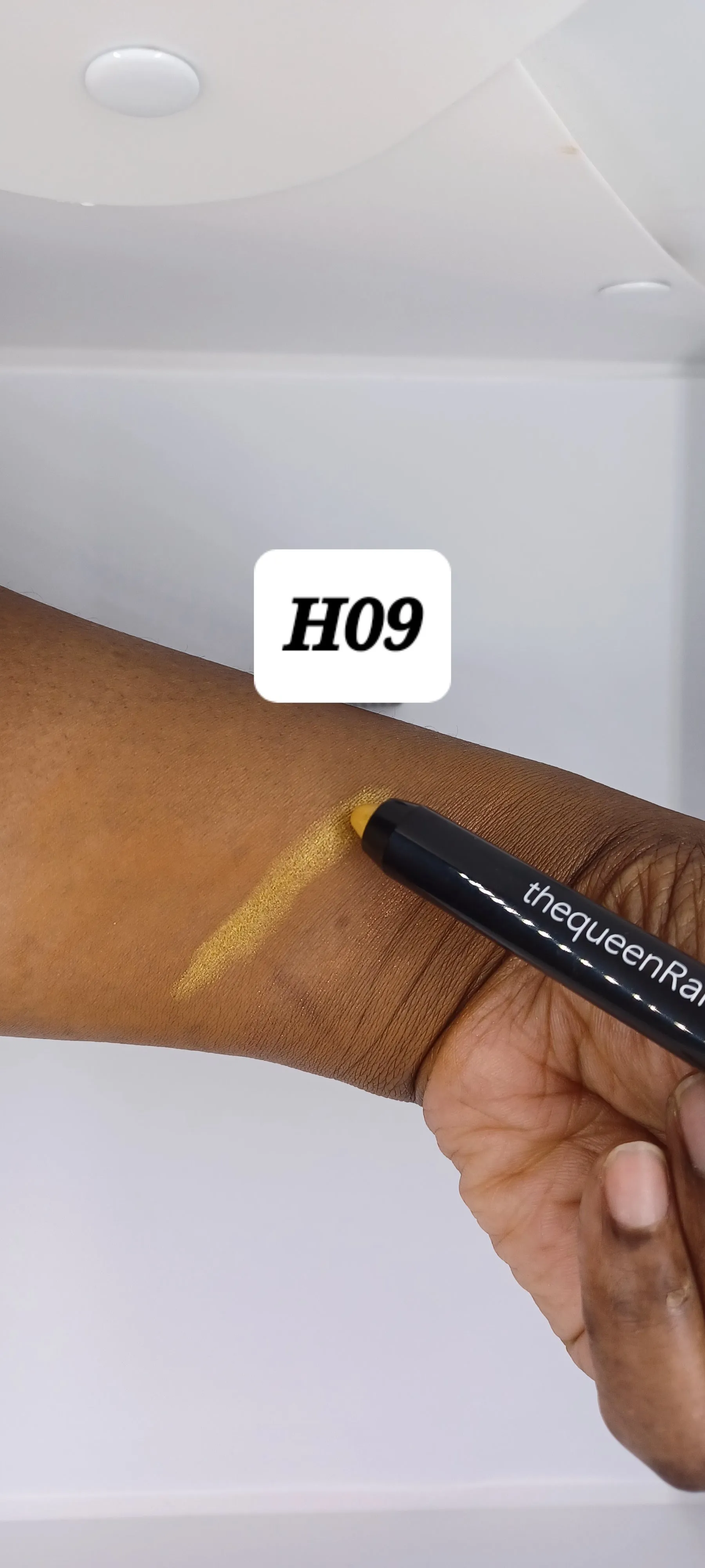 Satin eye-shadow & with brush