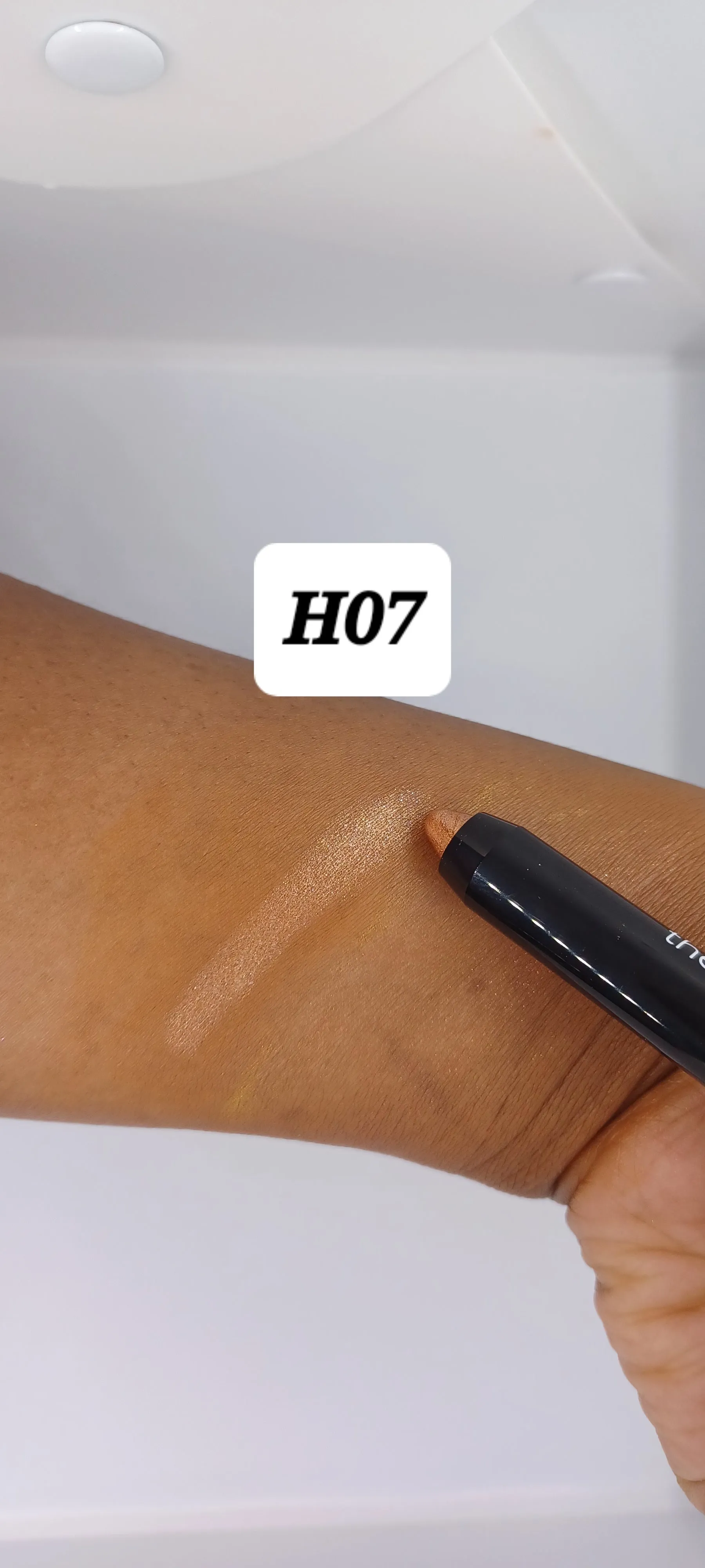 Satin eye-shadow & with brush
