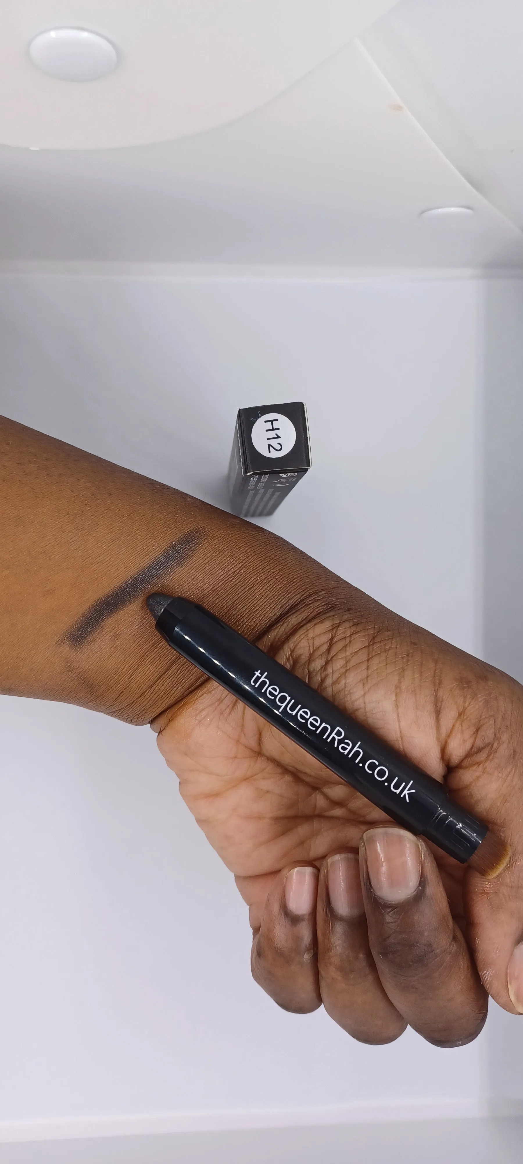 Satin eye-shadow & with brush