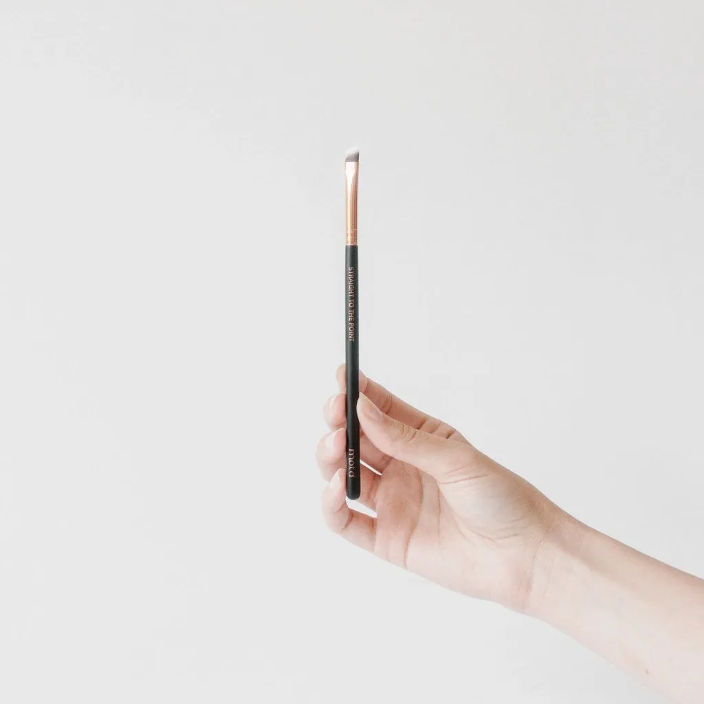 Straight to the Point Angled Eyeliner Brush