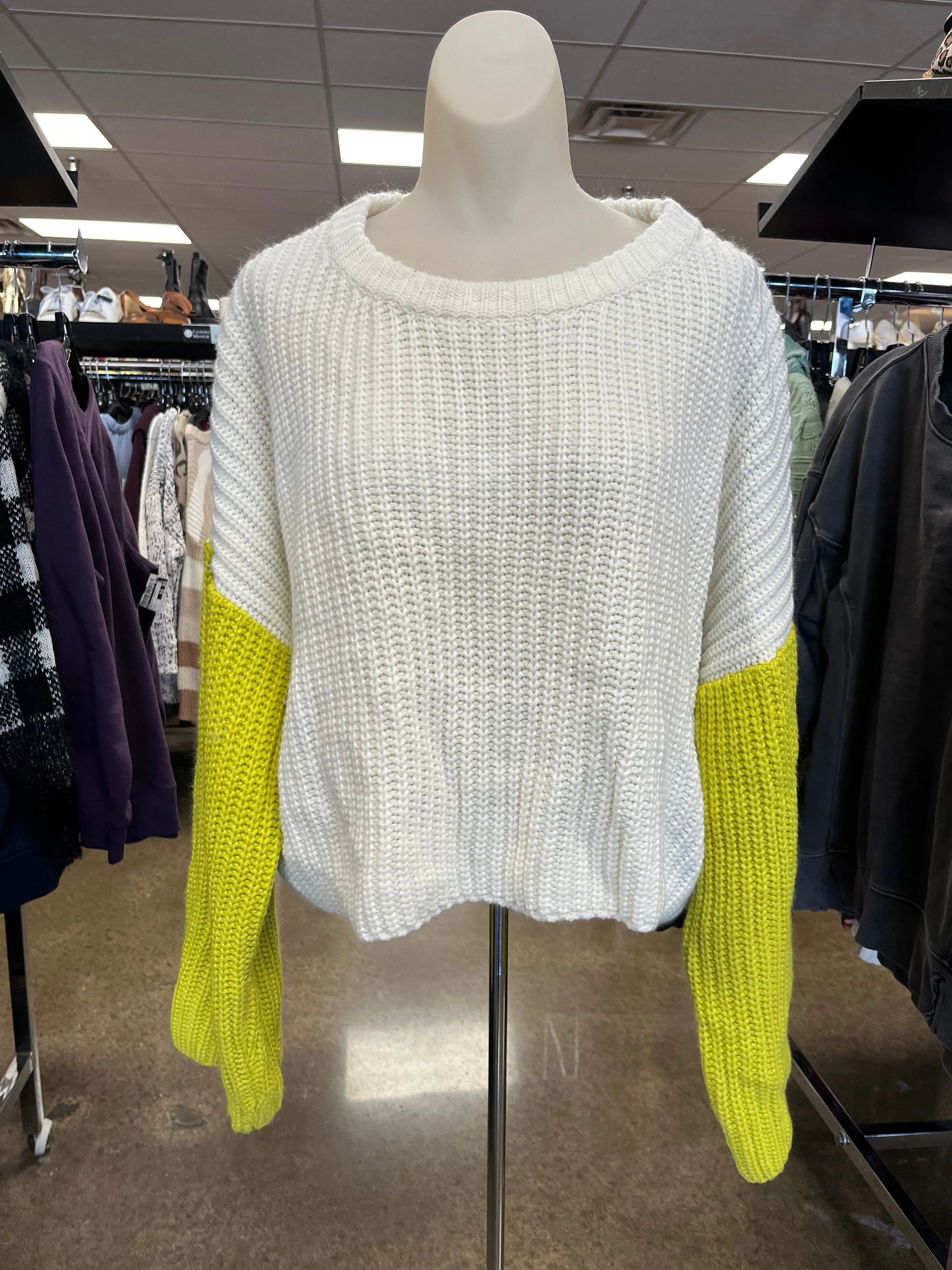 Sweater By Clothes Mentor In Cream, Size: L