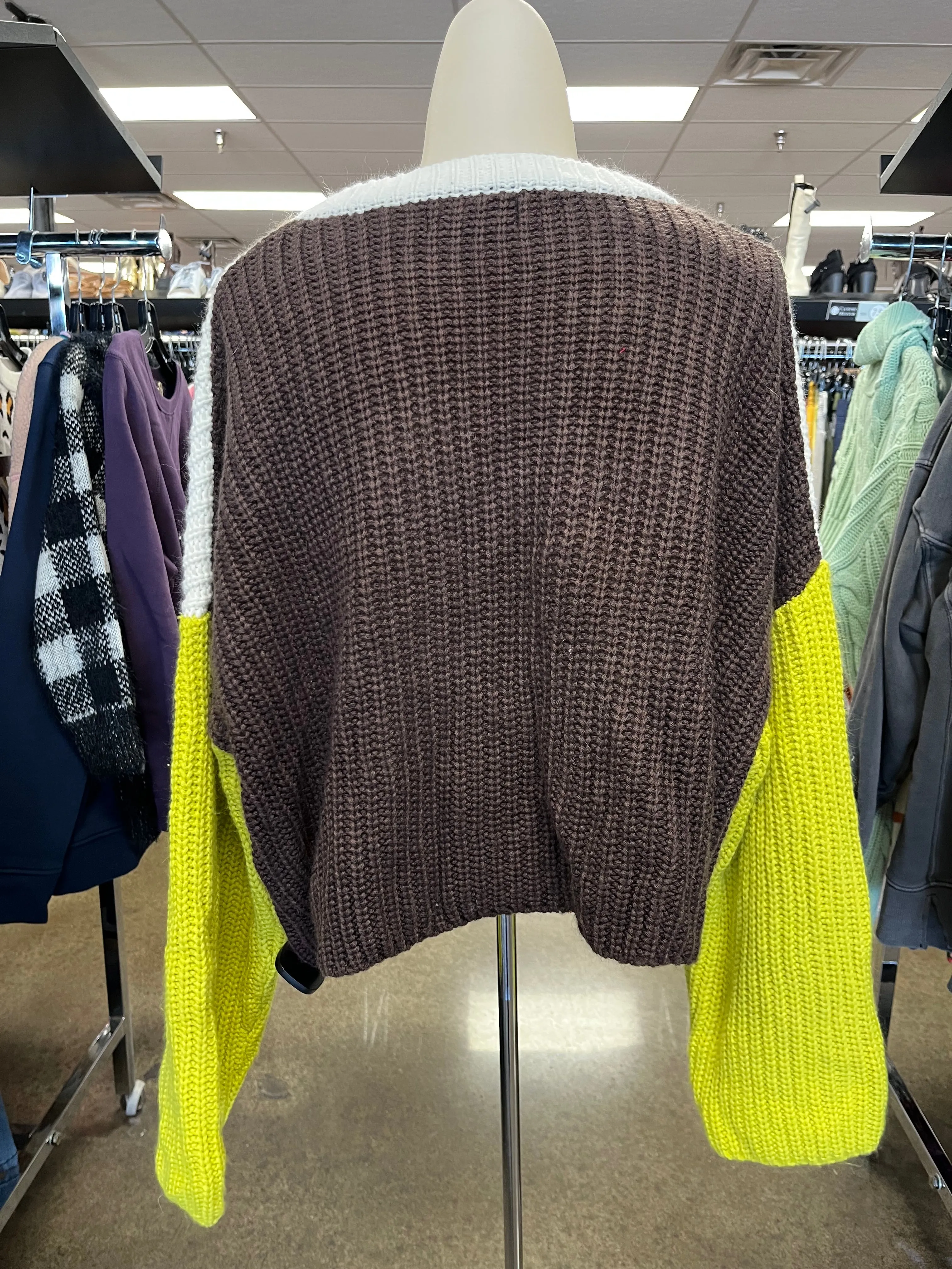 Sweater By Clothes Mentor In Cream, Size: L