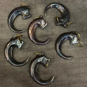 TRANSLUSCENT IRIDESCENT CLAW PENDANT (DARK)