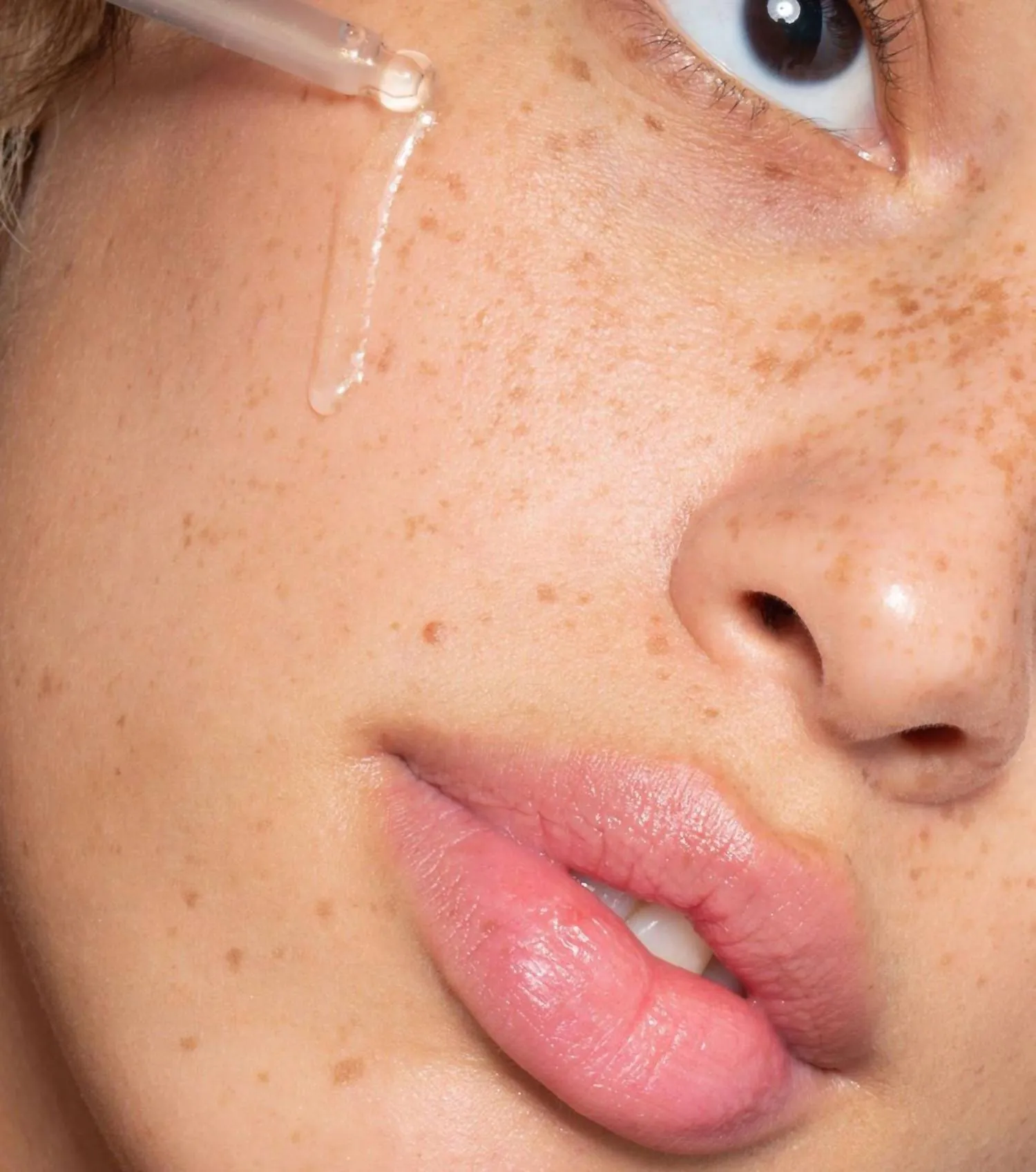 True Skin Radiant Priming Serum In Light It Up