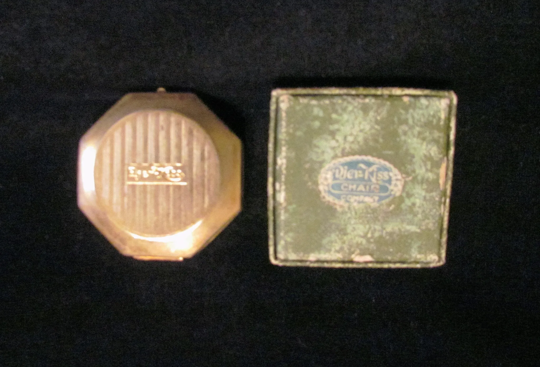Vintage Djer Kiss Compact Powder Rouge Mirror Gold And Green Enamel With New Boxed Powder & Puff Refill