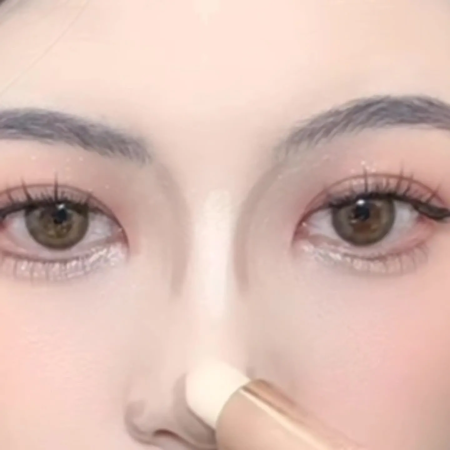 Waterproof Long Lasting Dual-Ended Highlighter And Contour Stick for Defined Facial Contours
